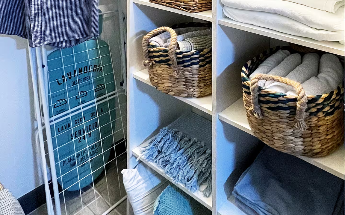 WALKING CLOSET